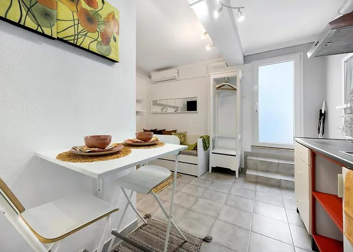 Economy For Two In * ラゴス