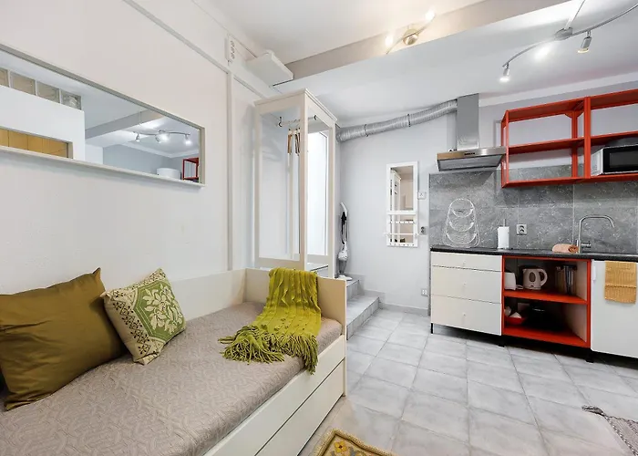 アパート Economy For Two In *