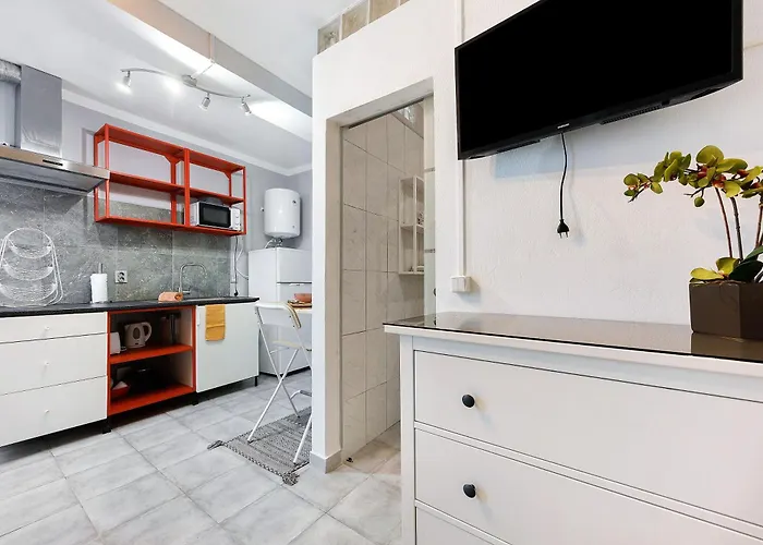 Economy For Two In ラゴス