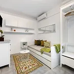 アパート Economy For Two In *