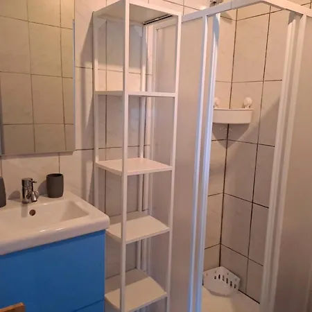 Economy For Two In Appartement *